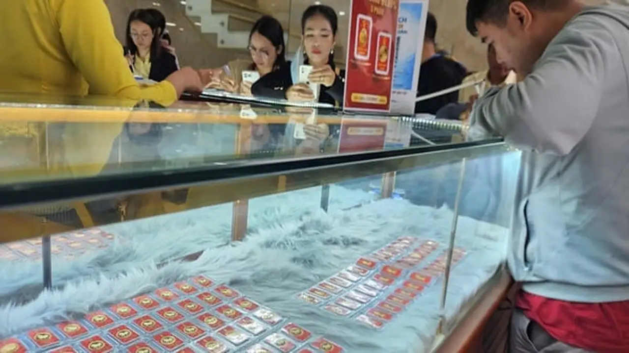 تراجع سعر سبائك الذهب SJC بأكثر من 6 ملايين دونغ خلال أيام مارس